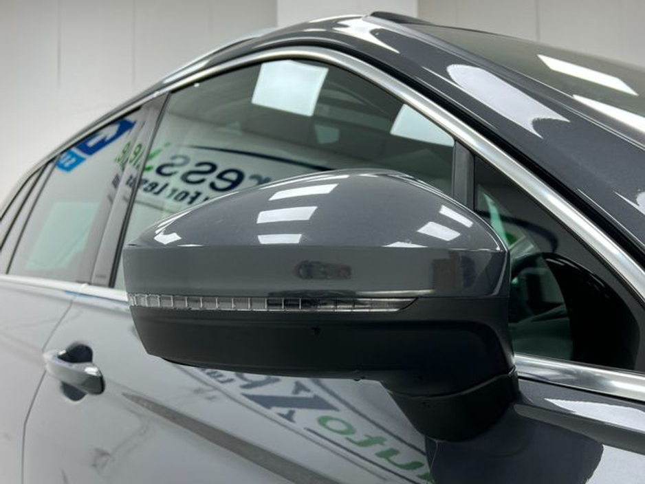 2023 Volkswagen Tiguan - image 23