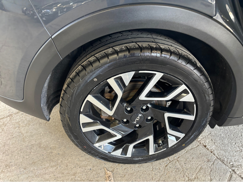 2023 Kia XCeed - image 9