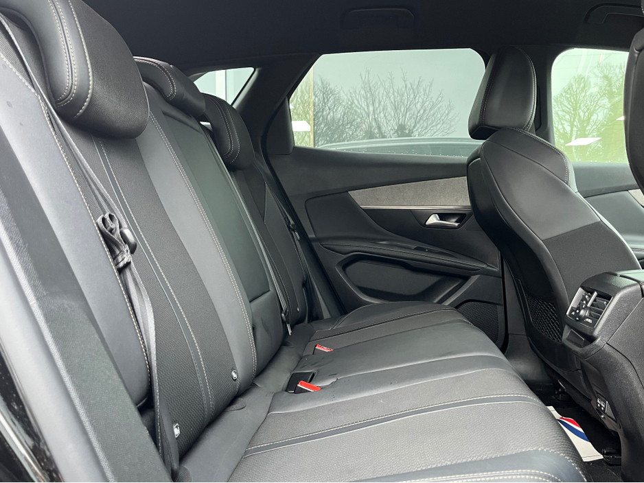 2023 Peugeot 3008 - image 14