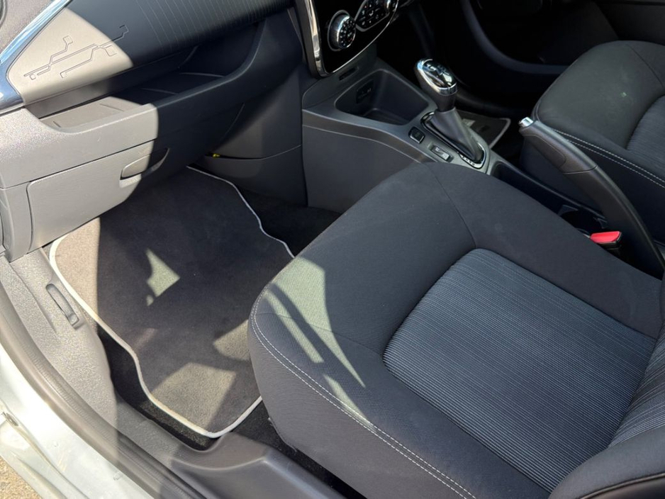 2019 Renault Zoe - image 5