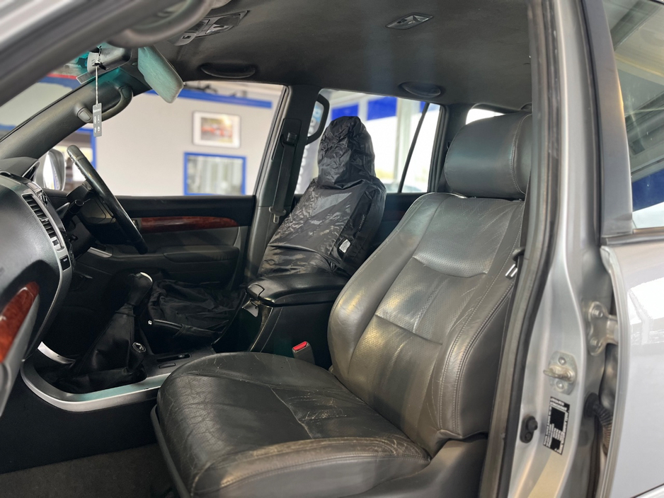 2009 Toyota Landcruiser - image 9