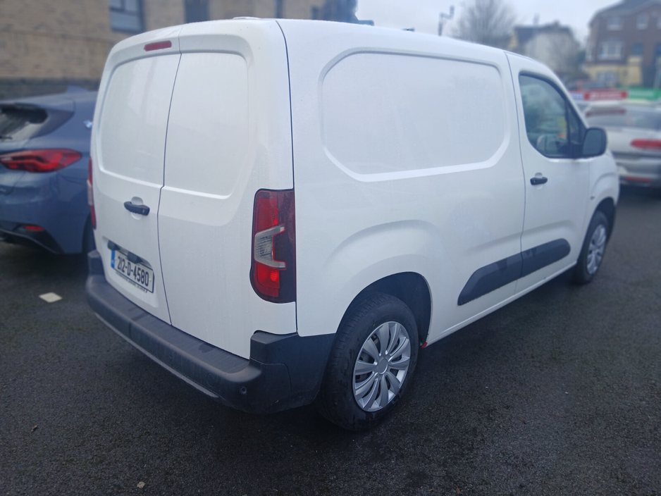 2021 Citroen Berlingo - image 6