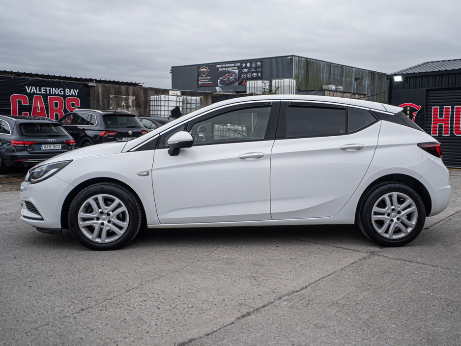 2016 Opel Astra - image 17