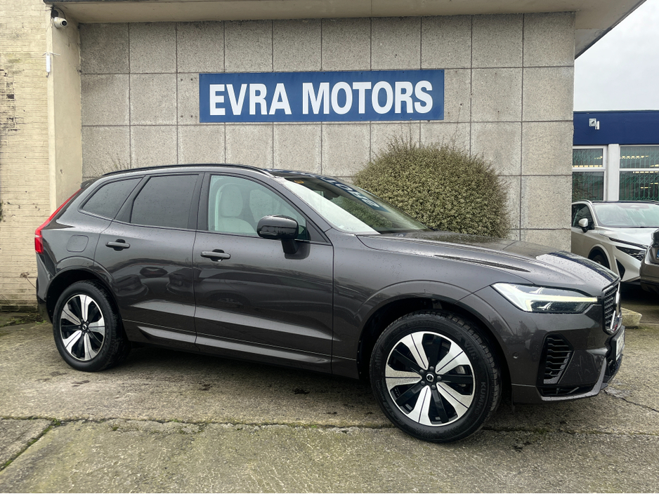 2023 Volvo XC60 T6 PHEV PLUS DARK AWD 2.0 PETROL //PANORAMIC GLASS ROOF//FULL LEATHER HEATED SEATS//ADAPTIVE CRUISE CONTROL//
