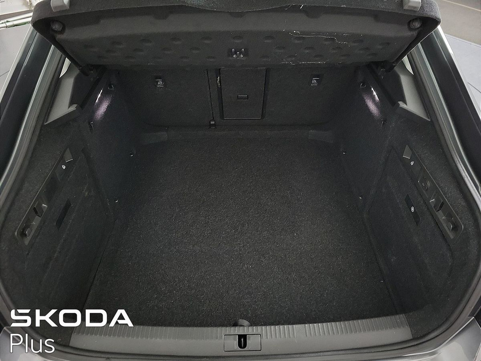 2024 Skoda Superb - image 8