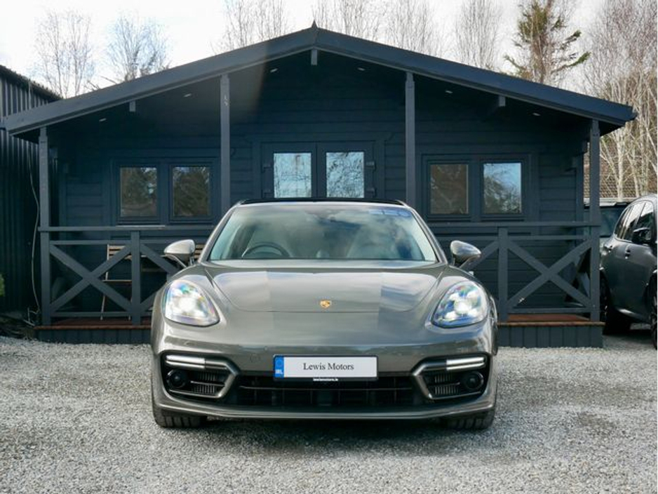 2023 Porsche Panamera - image 2