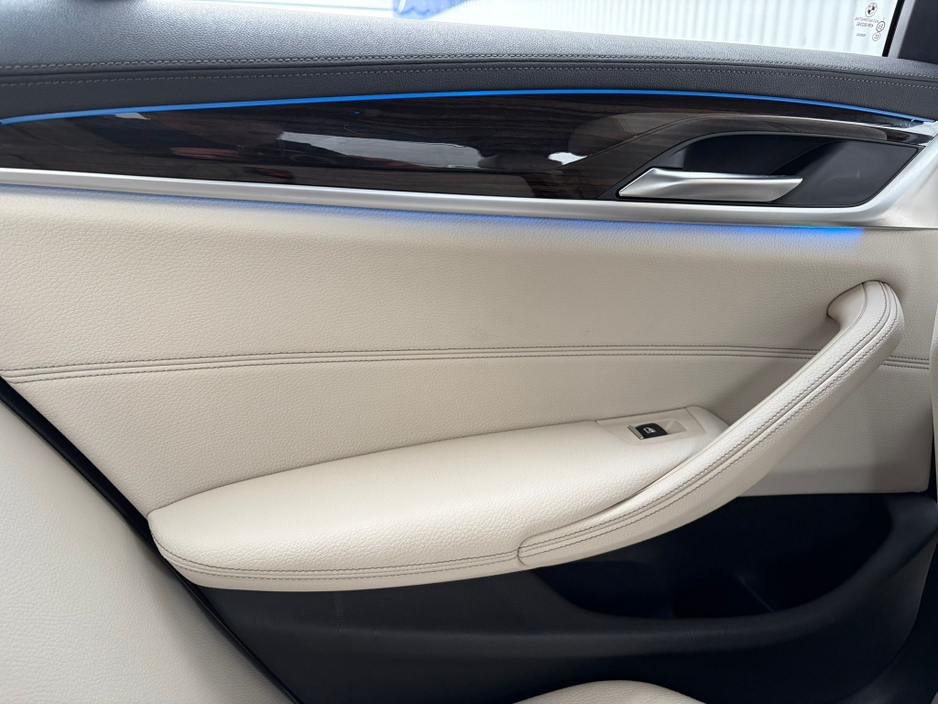 2022 BMW 5 Series - image 21