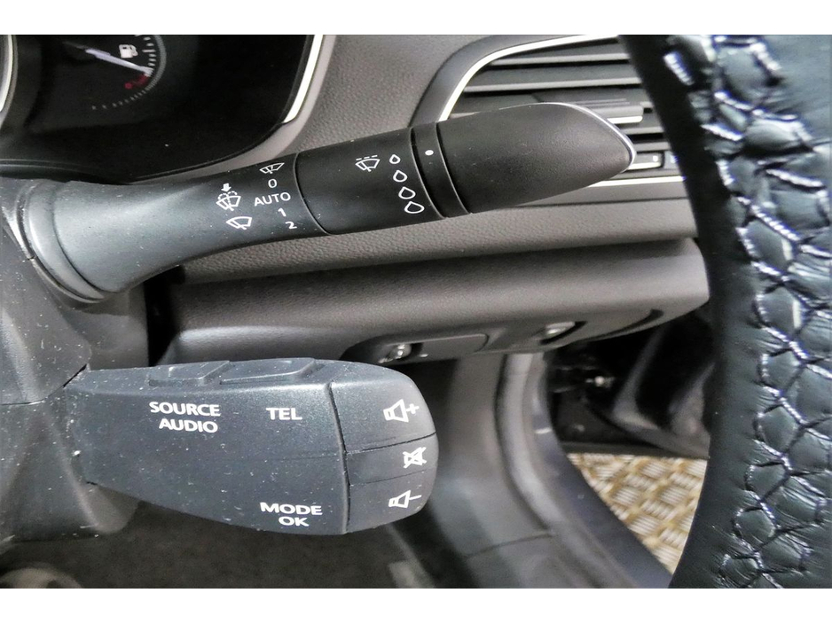 2017 Renault Megane - image 23