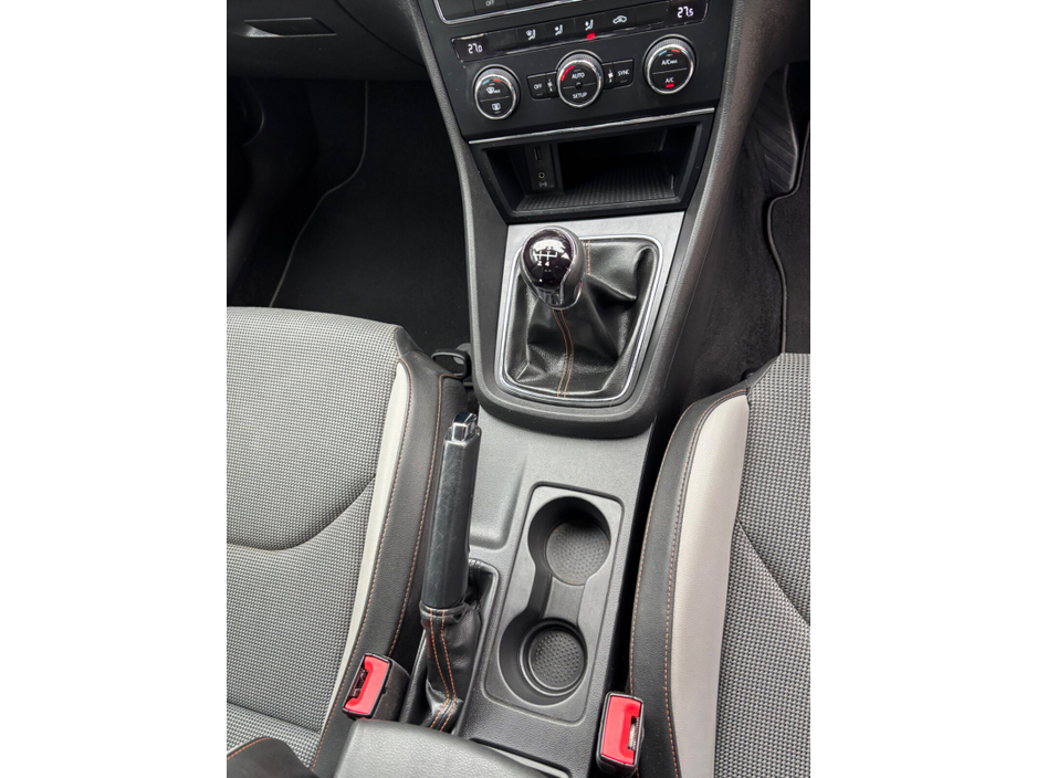 2015 SEAT Leon - image 38