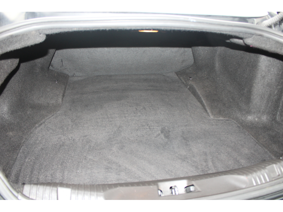 2013 Jaguar XF - image 11