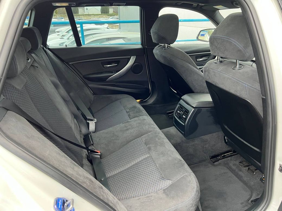 2013 BMW 3 Series - image 10