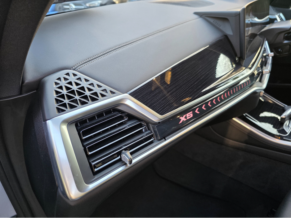 2025 BMW X5 XDRIVE50E M SPORT AUTO. ONLY 5K MILES. FINANCE ARRANGED. SIMI. AA APPROVED. €97,950