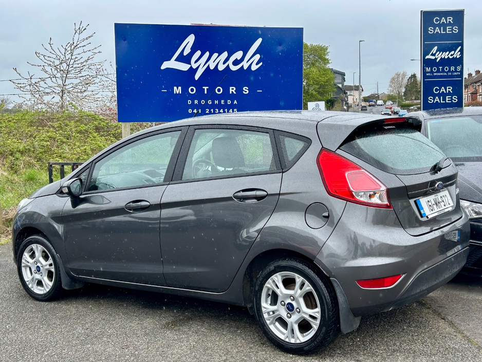 2016 Ford Fiesta - image 2