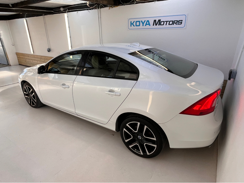 2016 Volvo S60 - image 9