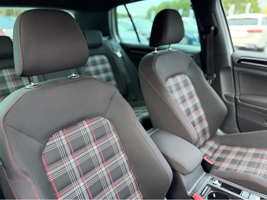 2017 Volkswagen Golf - image 13