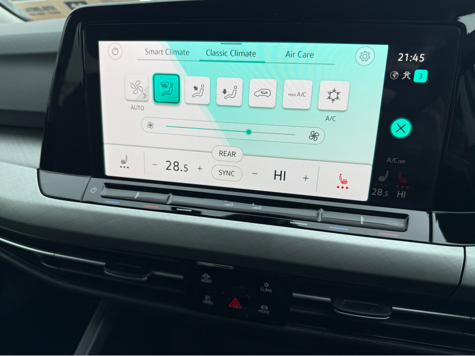 2023 Volkswagen Golf - image 16