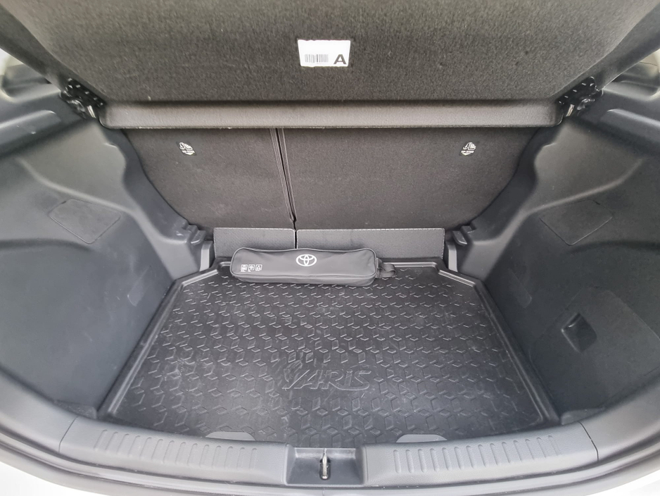2024 Toyota Yaris - image 33