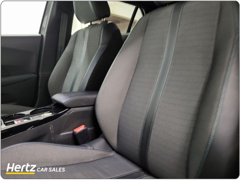 2023 Peugeot 2008 - image 5