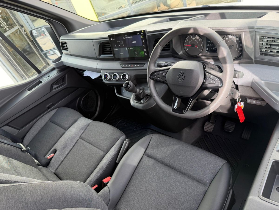 2026 Renault Master - image 6