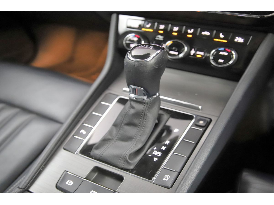 2020 Skoda Superb - image 20