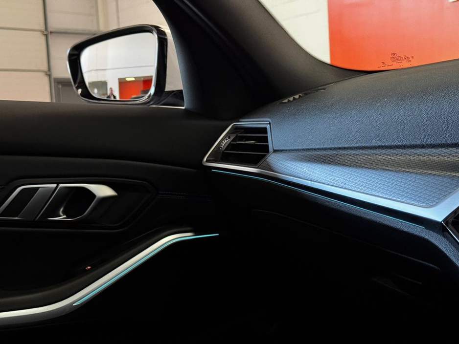 2023 BMW 3 Series - image 14