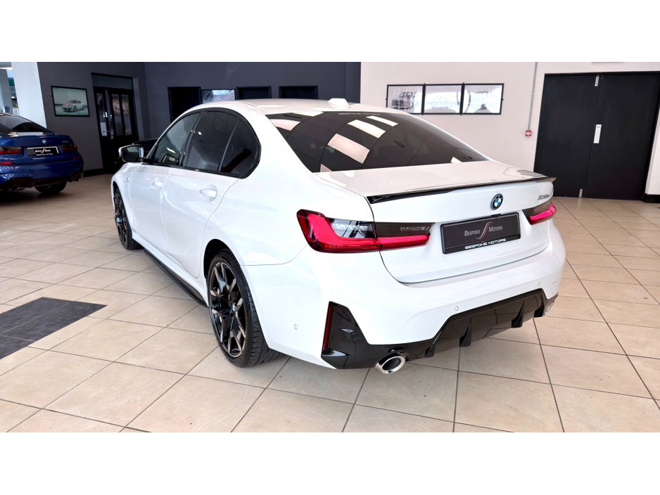 2025 BMW 3 Series - image 25