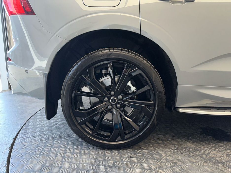 2025 Volvo XC60 - image 5