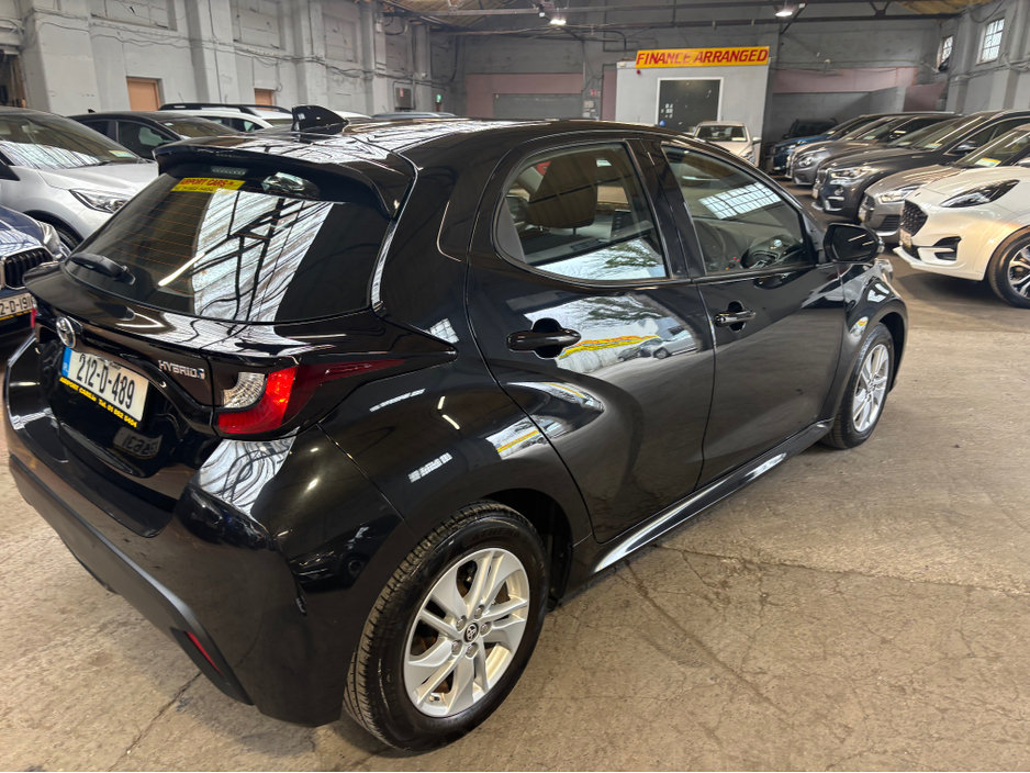 2021 Toyota Yaris - image 18