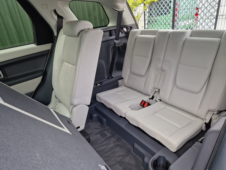 2016 Land Rover Discovery Sport - image 16