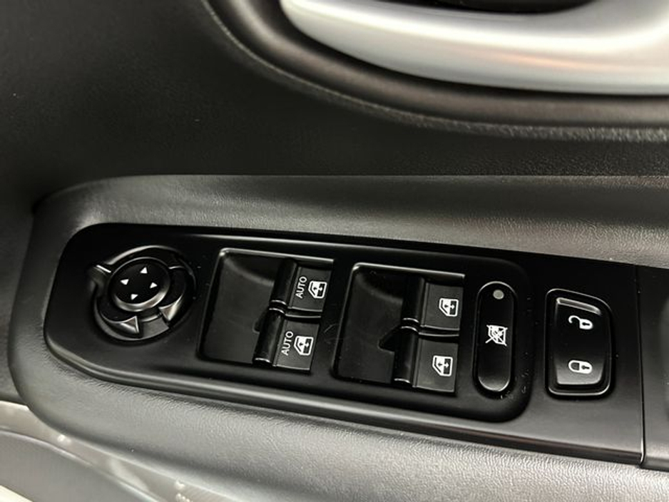 2024 Jeep Renegade - image 19