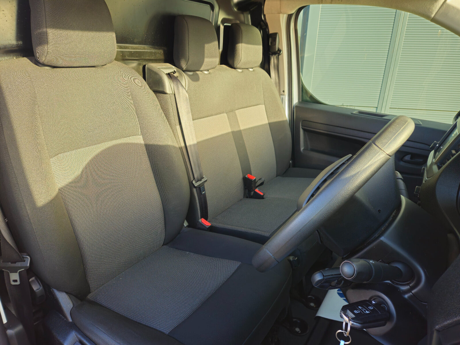 2023 Opel Vivaro  €15,500