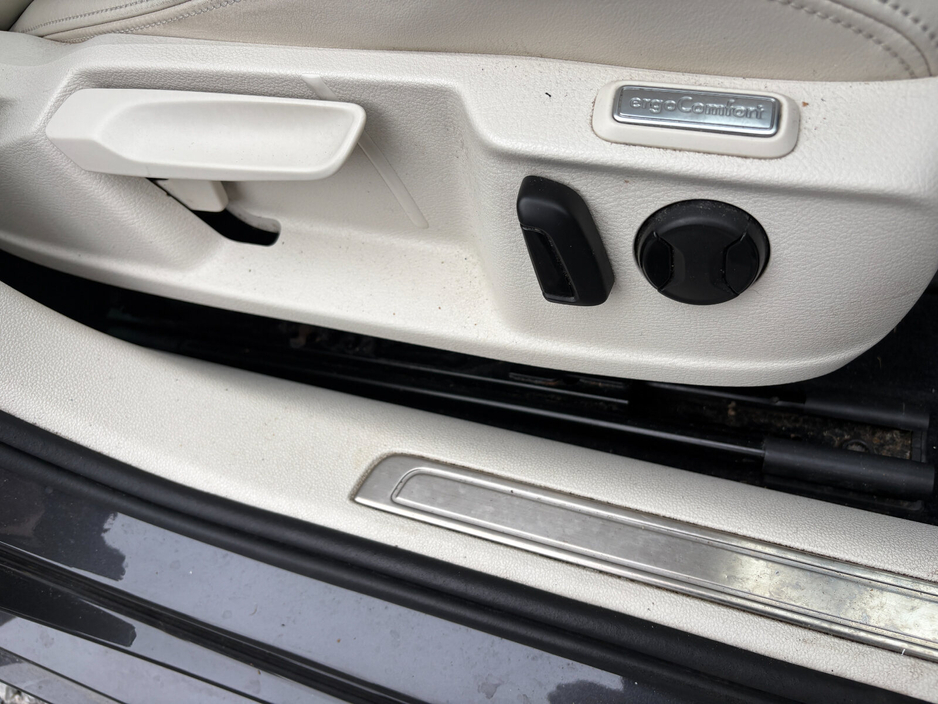 2018 Volkswagen Passat - image 9