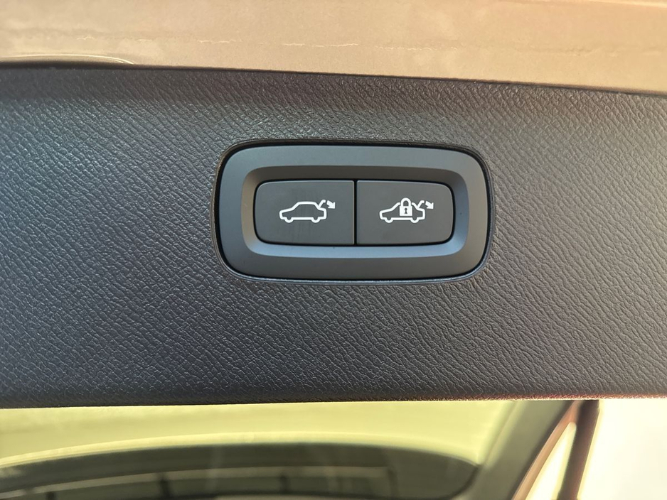 2026 Volvo XC90 T8 PLUS DARK *3.9% APR* €180 PER WEEK ON PCP €96,995