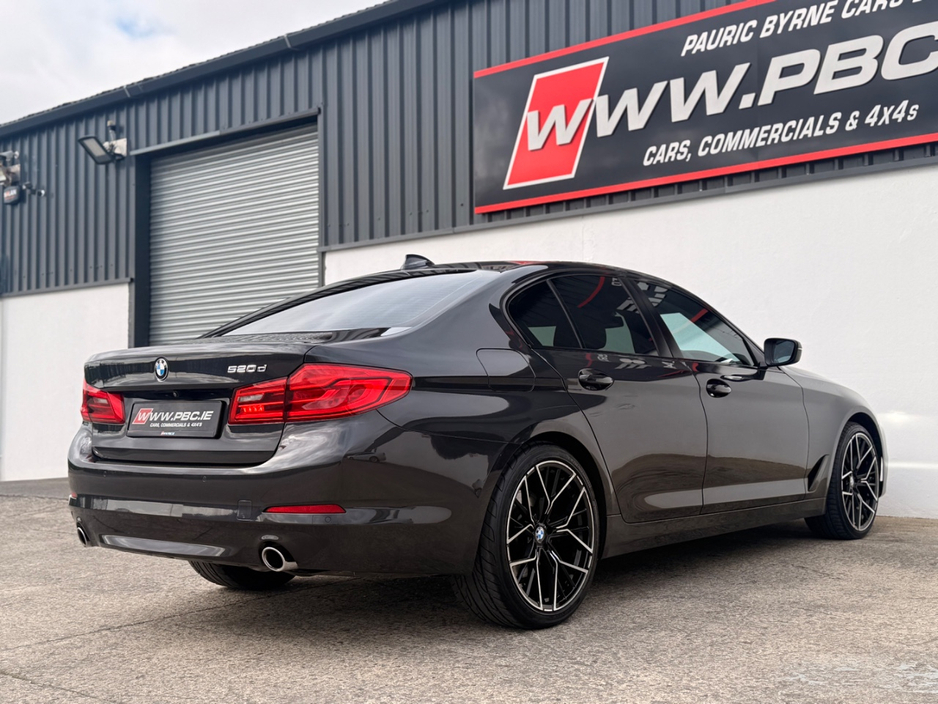 2020 BMW 5 Series - image 9