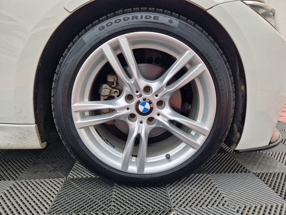 2013 BMW 3 Series - image 46