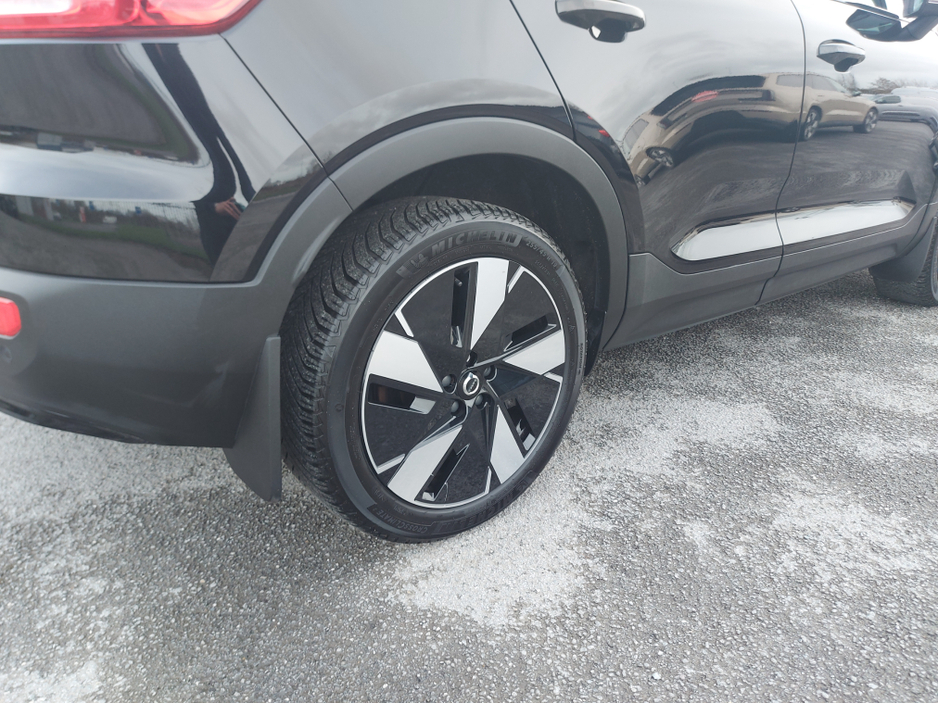 2024 Volvo XC40 - image 11
