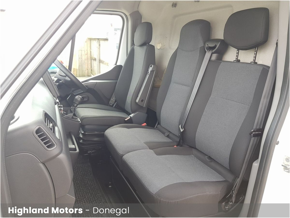 2022 Renault Master - image 5