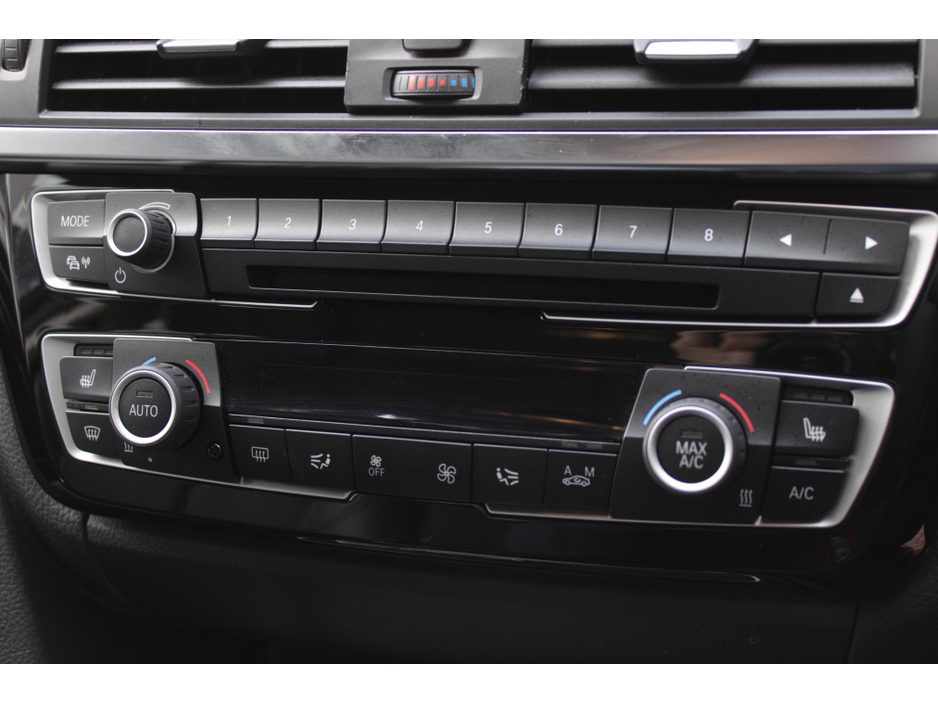 2018 BMW 3 Series - image 15