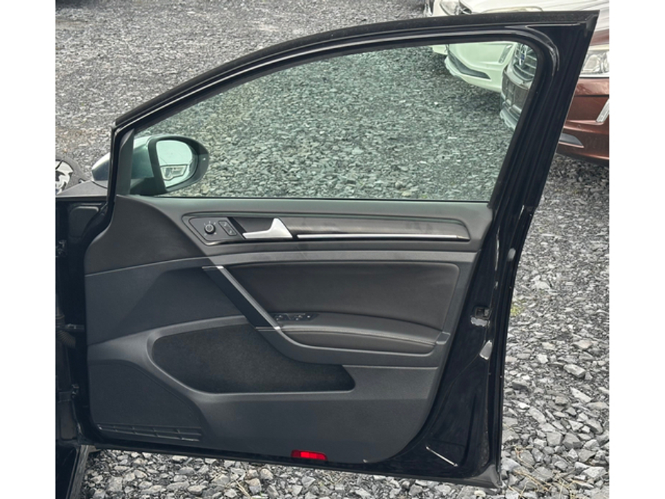 2014 Volkswagen Golf - image 13