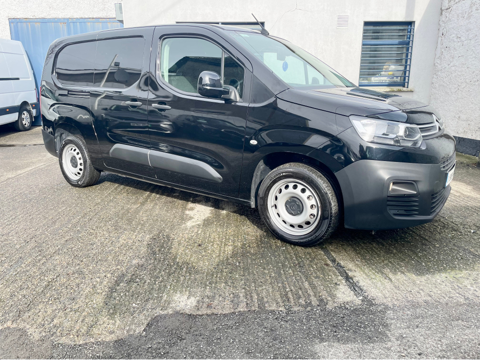 2023 Citroen Berlingo - image 3