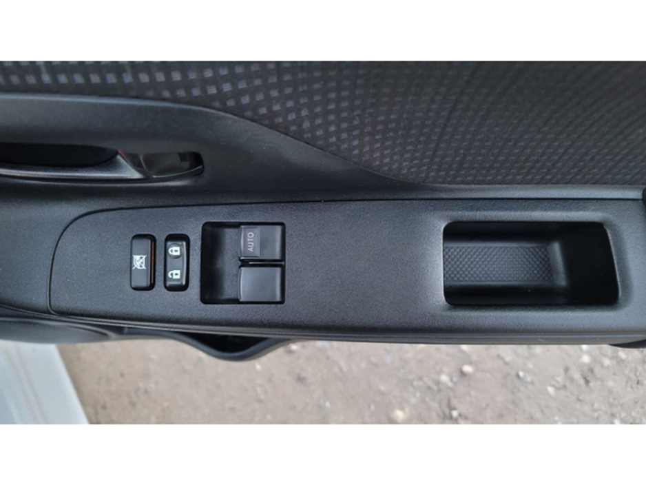 2018 Toyota Vitz - image 17