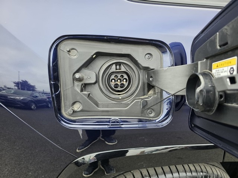 2025 Toyota Rav4 - image 6