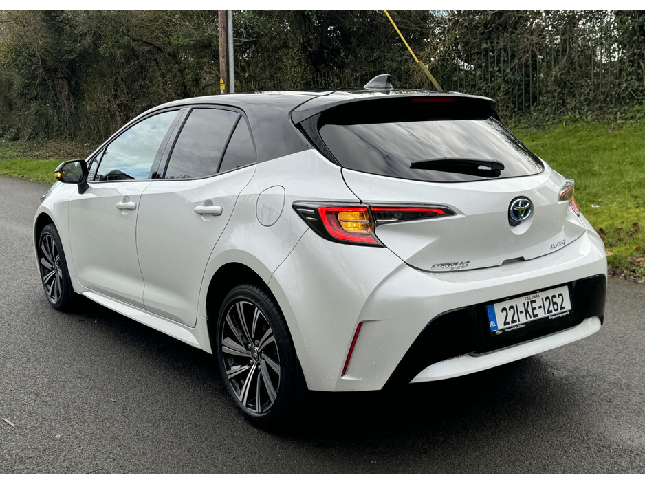 2022 Toyota Corolla 1.8 Hybrid Luna Sport Hatchback €26,950