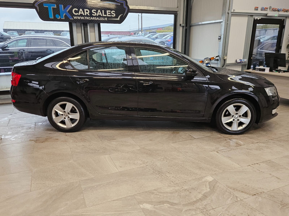 2015 Skoda Octavia - image 2
