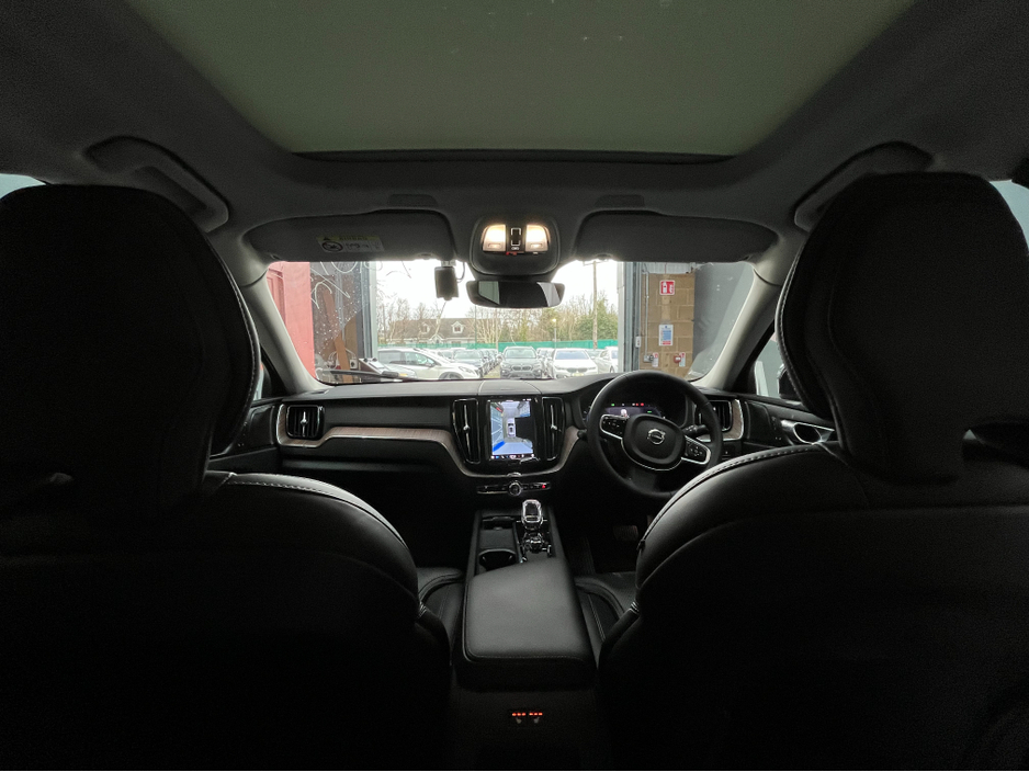 2022 Volvo XC60 - image 18