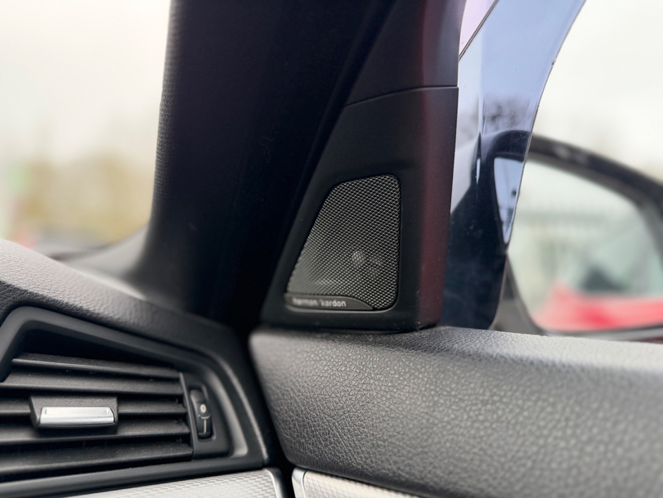 2016 BMW 5 Series - image 25