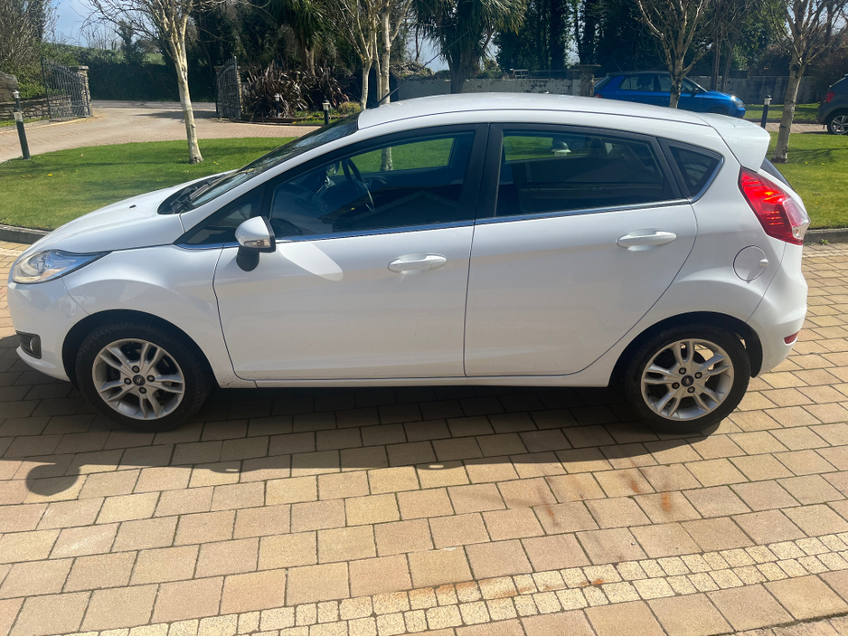 2017 Ford Fiesta - image 9