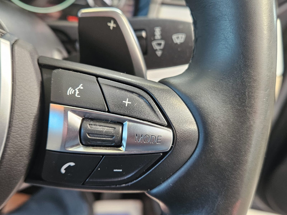 2016 BMW 5 Series - image 9