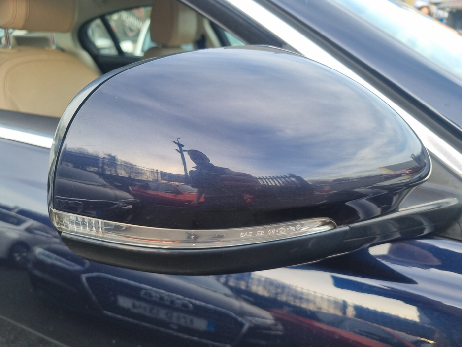 2016 Jaguar XE - image 12