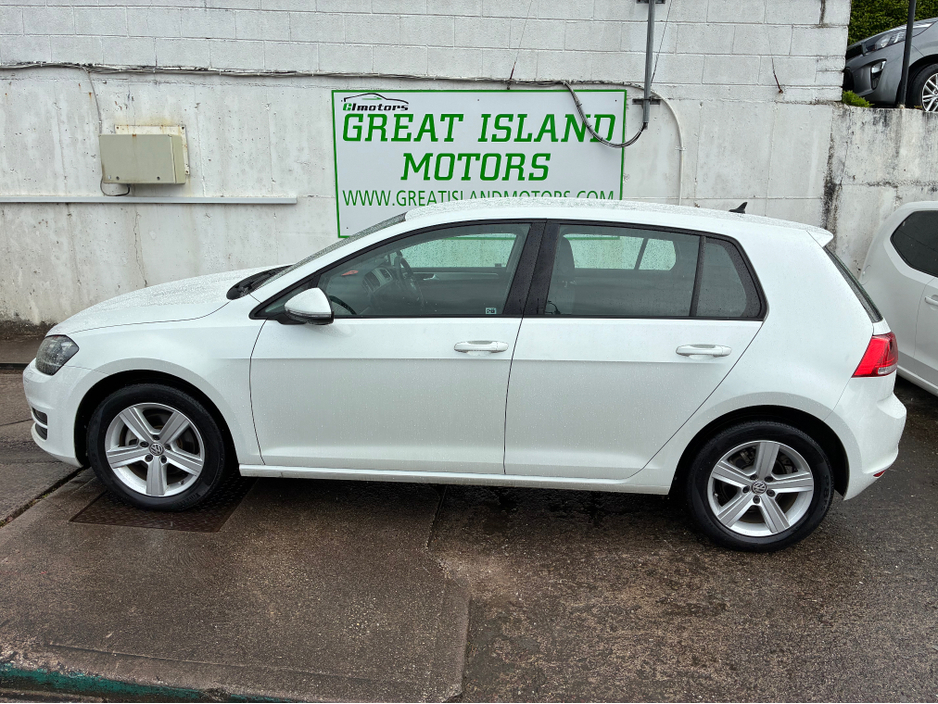 2015 Volkswagen Golf - image 3